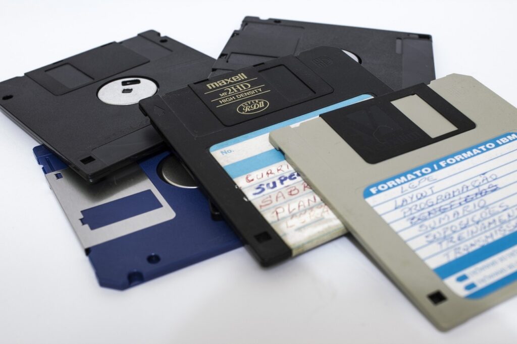 floppy-disk-g0c2ebb461_1280